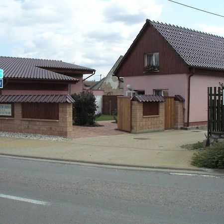 Penzion Jarka Lednice Exterior photo